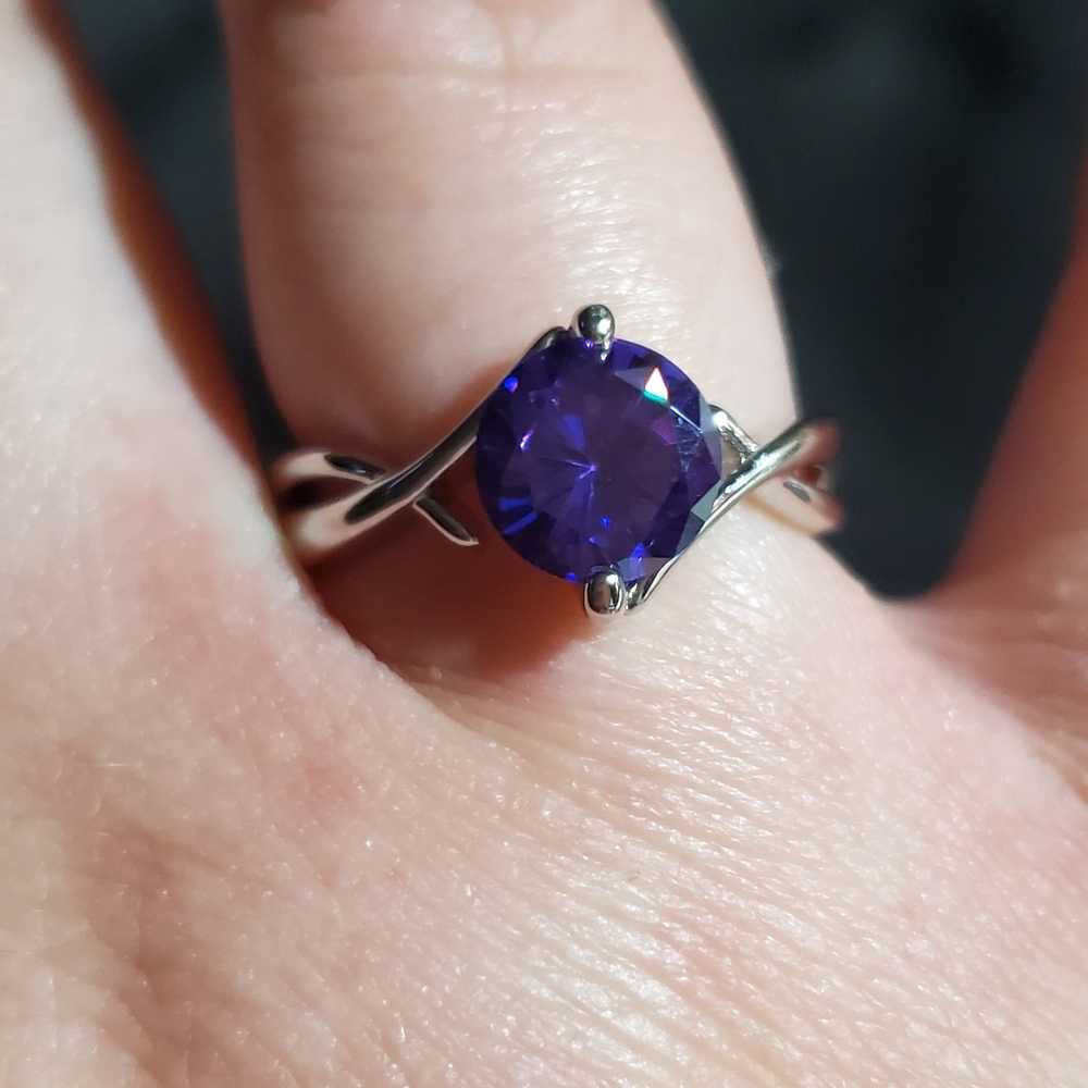✴ Beautiful Purple Ring!